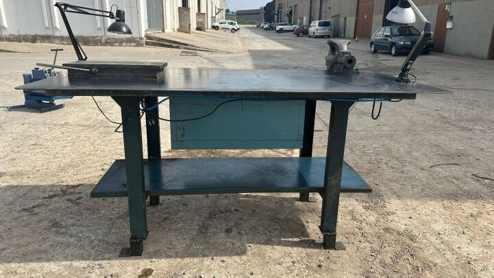 - METAL WORK TABLE